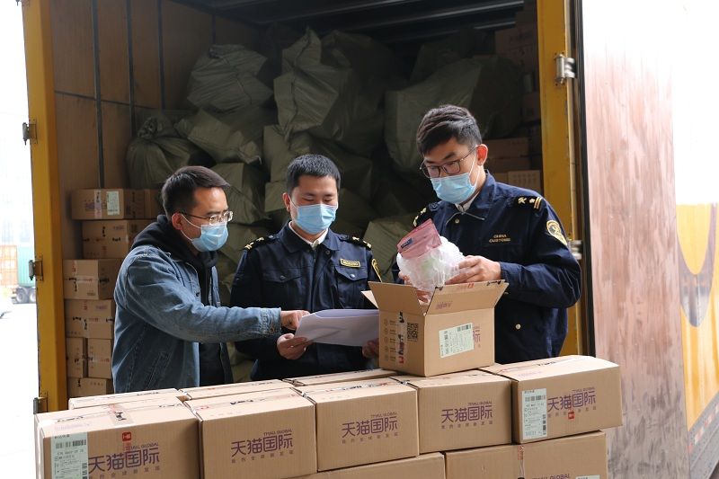 美国海关小包新规落地 2500美元以下也需Bond担保