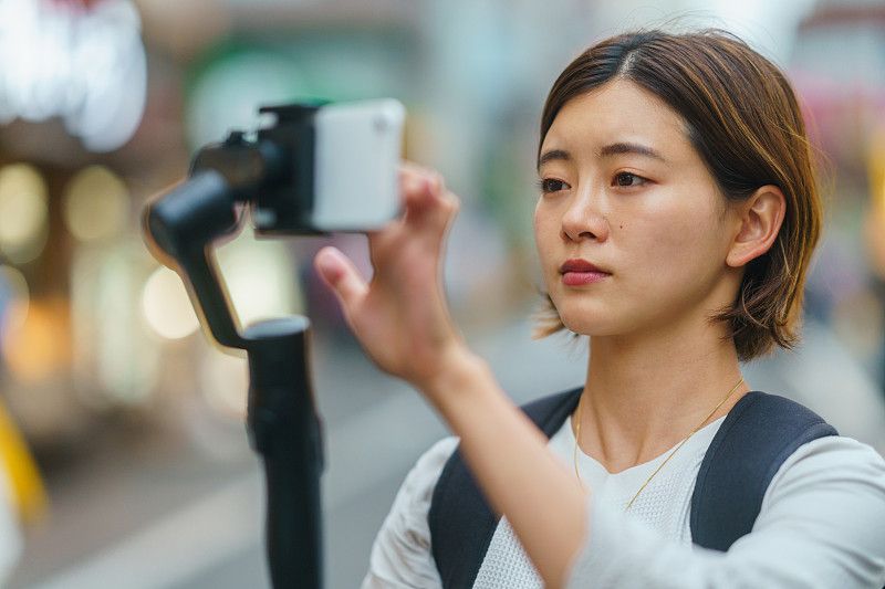 TikTok拍摄基础教程：运镜光线收音一次讲清